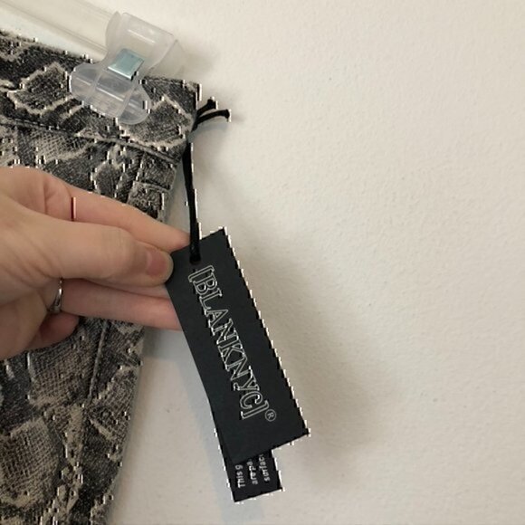 NEW NWT BLANKNYC BLANK NYC Jane Skirt Cream Gray Snakeskin High Waisted Mini 24 - Picture 8 of 10